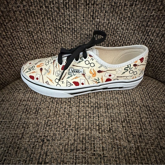 Harry Potter Lace up Vans Size 3.5 Unisex - Picture 5 of 8